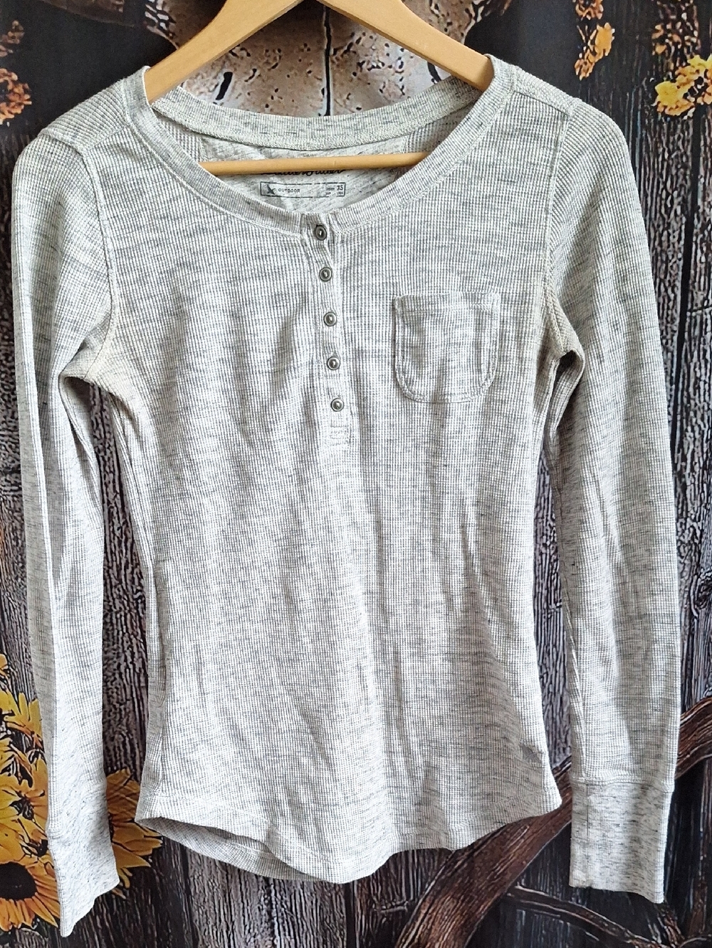 Eddie Bauer Light Gray Ribbed Henley Long Sleeve Top